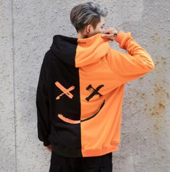 Sudadera con capucha Smile Print en colores naranja y negro, vista trasera, diseño gráfico divertido.